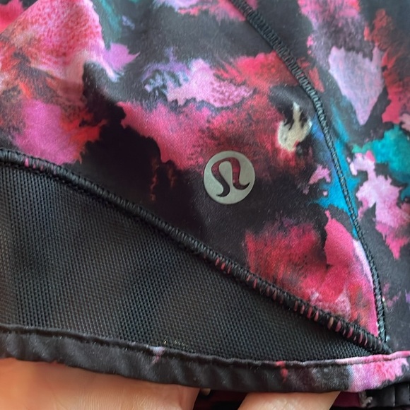 LULULEMON Speed Up Short - size womens 4 - Picture 3 of 13